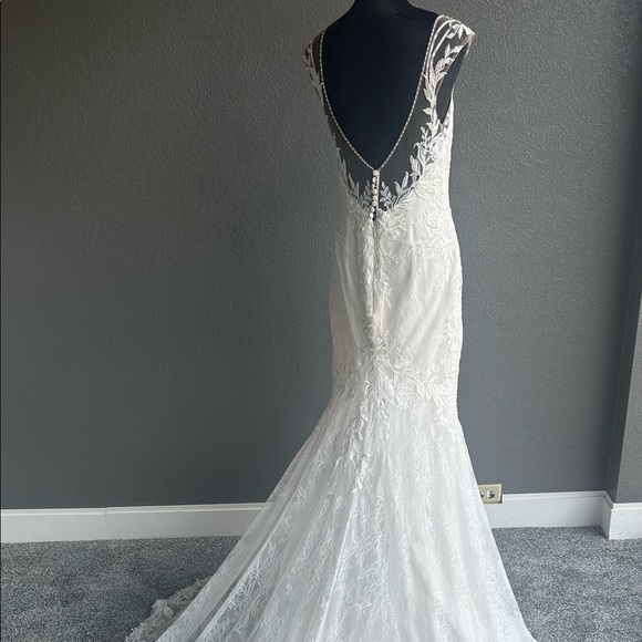 Pronovias Erebus Wedding Dress - Picture 5 of 8